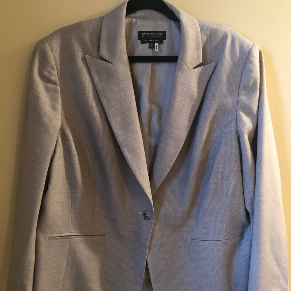 Women’s Jones New York Suit